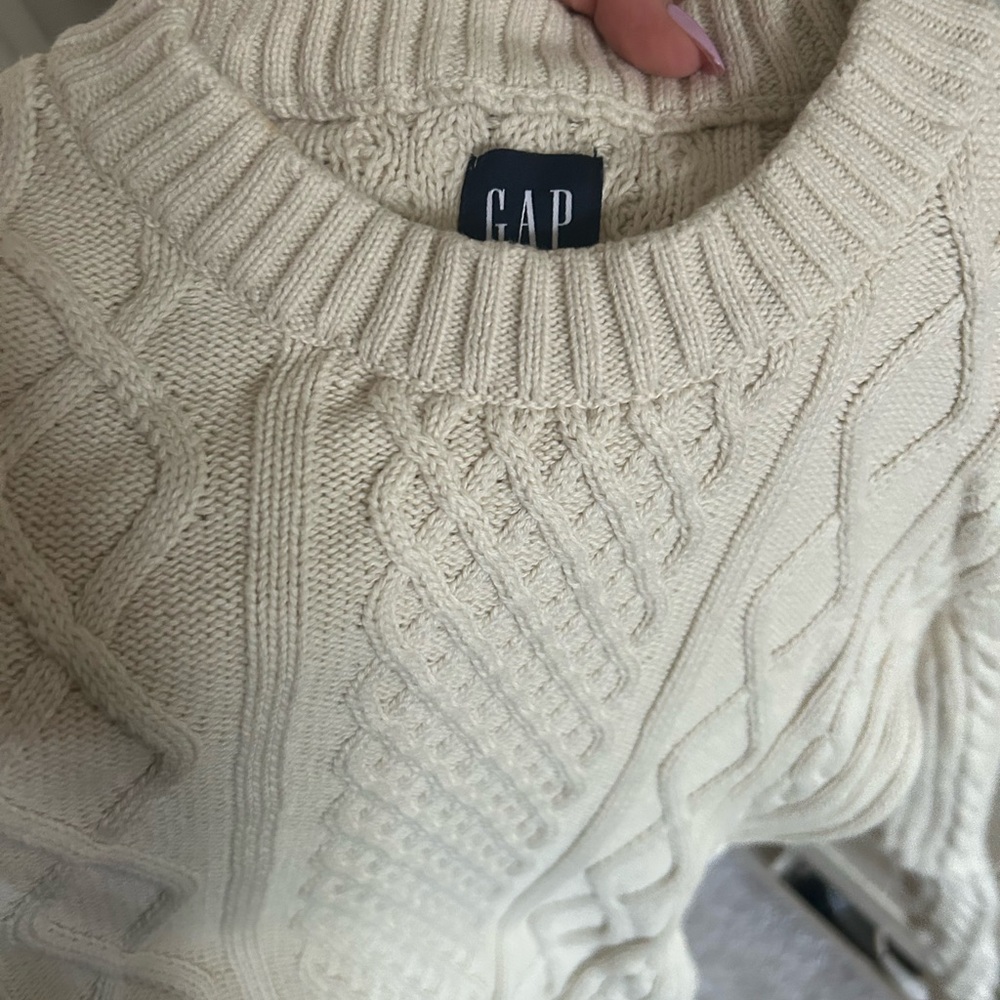 Vintage GAP Women's Cream Cable Knit Sweater